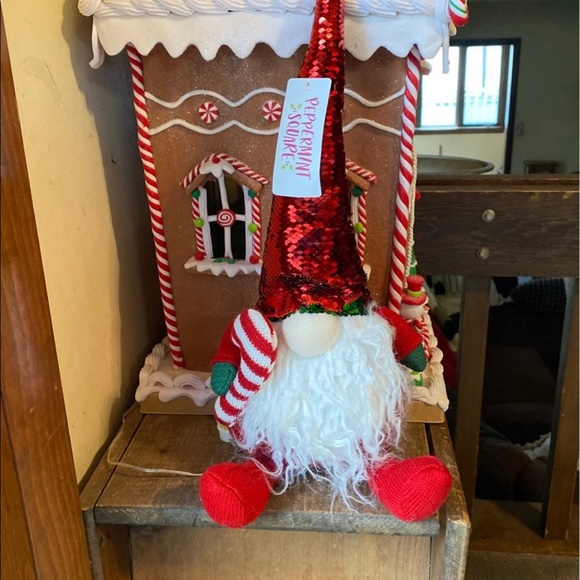 Gnome holding candy-cane 18intall Christmas color - Picture 3 of 3